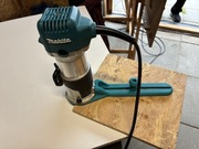 Cyrkiel do wycinania okręgów do frezarki Makita RT0700C - kolor Makita