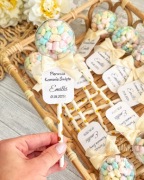 Słodkie lizaki z piankami – personalizowane podziękowania dla gości!