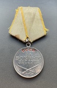 Medal Za zasługi bojowe ZSRR dwuczęściowa kołotka