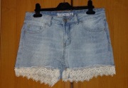 Szorty dżinsowe z koronką i przetarciami rozmiar 34 Amisu New Yorker 