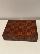 Kasetka drewniana wypalana na karty do gry z PRL nieużywana