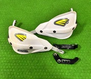 Handbary Cycra wraz mocowaniami do wiezyczek kierownicy