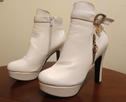 Białe botki na wysokim obcasie rozmiar 43 