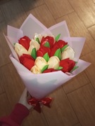 16 tulipanów ze wstążki satynowej 