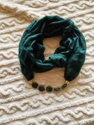 Piękny szal z koralami 