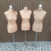 Manekin damski na nodze 
