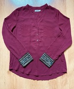 Elegancka koszula z ozdobnymi kamieniami