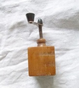 drewniany młynek prl, vintage młynek do pieprzu, retro ozdoba do kuchni