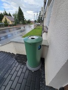 Kosz na śmieci stalowy z podstawą betonową 