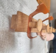 Dębowy wieszak ścienny w stylu skandynawskim Avail Coat Rack firmy Muuto