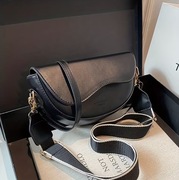 Elegancka torebka damska, czarna, 2 paski w zestawie