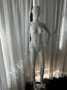 Manekin do ekspozycji ubrań 