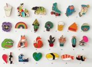 Wpinka przypinka metalowa pin broszka Pepe tęcza sushi zombie lis lisek