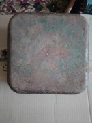 STara metalowa radziecka apteczka wojskowa