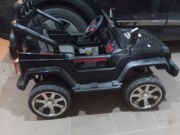 Auto na akumulator  Jeep czarny 4x45W samochód dla dzieci 
