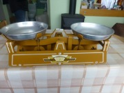 Waga stołowa z szalkami - nieużywana.