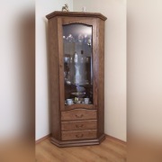 Zestaw mebli rustykalnych do salonu. 