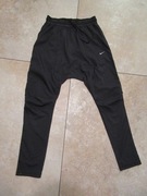 NIKE męskie sportowe spodnie getry fason baggy lekko obniżony krok _ S