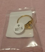 Pozłacany perścionek z kamieniem 