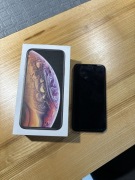 iPhone XS 64GB używany uszkodzony 