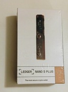 Nowy, zafoliowany Ledger Nano S Plus. Kolor Gold