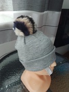 Czapka damska z pomponem szara