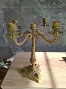 Piękny świecznik mosiężny