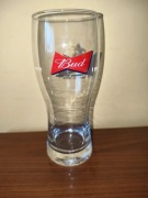 Szklanka do piwa amerykańskiej marki Budweiser, znanej również jako Bud