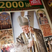 JAN PAWEL II SEGREGATOR Z GAZETKAMI