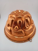 Duża miedziana forma, naczynie 