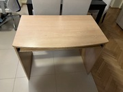 Biurko z wysuwaną półką na klawiaturę