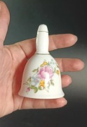Porcelanowy dzwoneczek kwiaty vintage