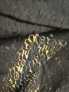 Kupon czarnej grubej koronki 340cm x 200cm