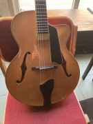 Eastman AR905CE (2007) – Lity ręcznie rzeźbiony archtop