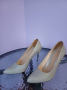 Skórzane szpilki La Carla r. 39 – beżowe czółenka, skóra naturalna, klasyka