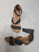 Szare niebieskie eleganckie skórzane buty sandały na obcasie Softwalk 39