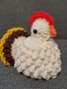 Kurka wielkanocna na szydełku biała do koszyczka