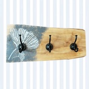 Drewniany wieszak ścienny - rękodzieło 