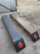 Błotniki Nadkola Metalowe z odblaskami do przyczepki