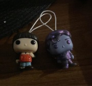 Sprzedam dwie figurki stranger things