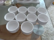 Osłonka pojemnik ryflowany prążki baza do świec, gips ceramiczny