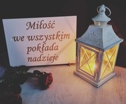 Tabliczki z hymnem o miłości 