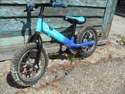 Superlekki rowerek biegowy 12 cali Lionelo dla dziecka z aluminium.