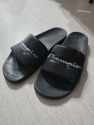 CZARNE KLASYCZNE PŁASKIE WSUWANE KLAPKI Z NAPISEM