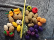 Warzywa i owoce ręcznie robione na drutach