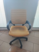 Fotel biurowy obrotowy żółty w bardzo dobrym stanie