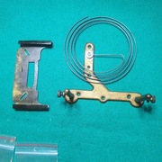 System mocowania mechanizmu zegara ze śrubami