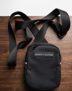 Męska saszetka Tommy Hilfiger – Listonoszka Nerka Black – Oryginalna