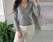 Sand szary wełniany cienki sweter w serek 100% wełna merino S