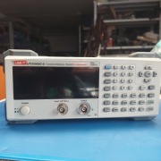 Generator przebiegów funkcyjnych 5MHz UTG9005C-II